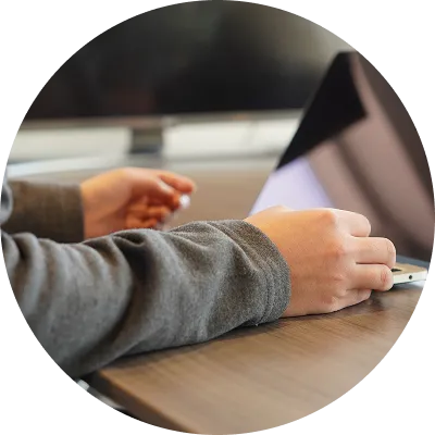 企業との面接の画像